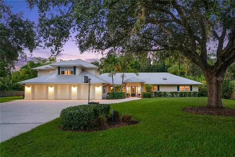 1727 N Lake Shore Dr Sarasota, FL 34231