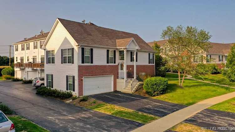 2243 Beresford Dr Yorkville, IL 60560