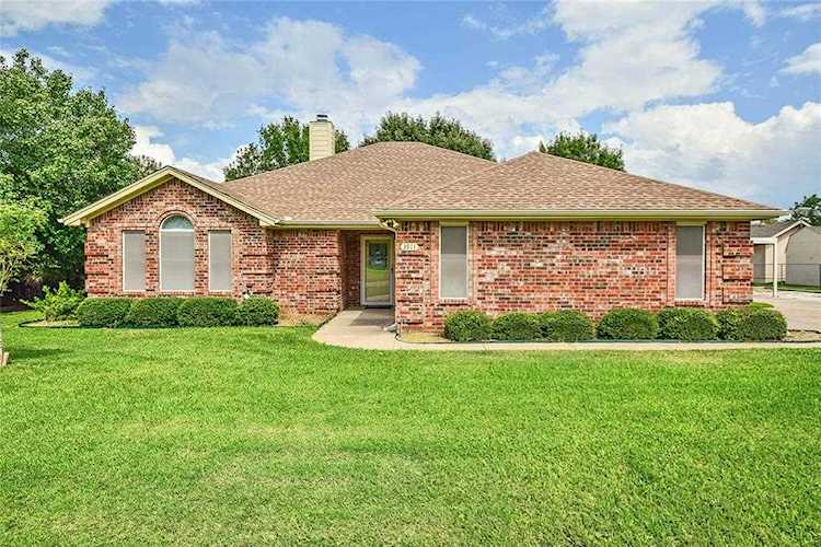 3911 View Point Drive Granbury, TX 76048