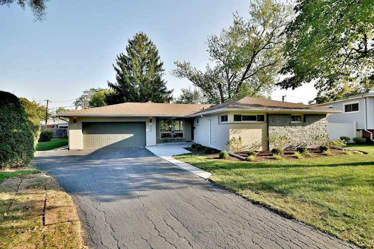 426 E Huntington Ln Elmhurst, IL 60126