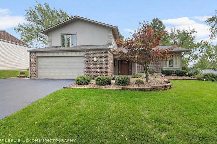 345 Falcon Ridge Way Bolingbrook, IL 60440
