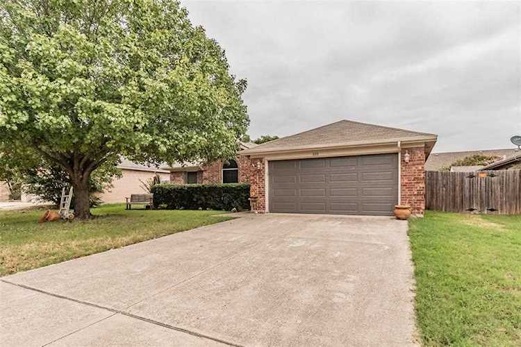 808 Wrentham Drive Saginaw, TX 76179