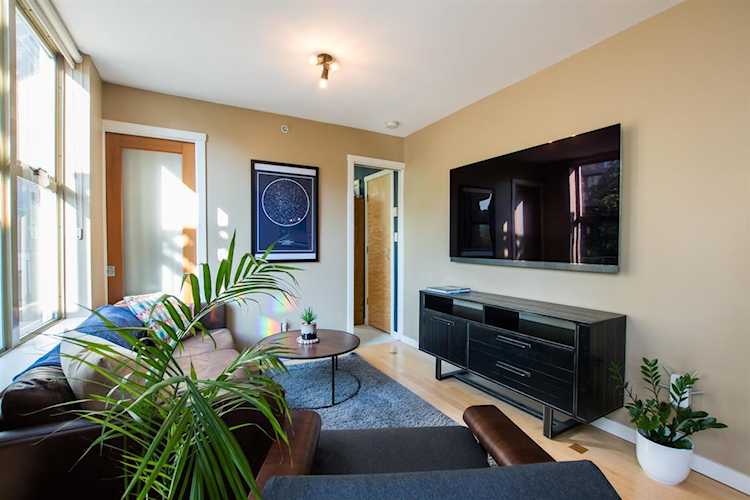 989 Richards Street #403 Vancouver, BC V6B 6R6