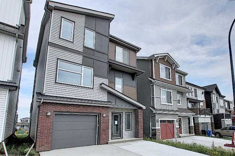 228 Lucas Manor NW Calgary, AB T3P 1H9