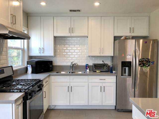 6734 Ensign Avenue North Hollywood, CA 91606