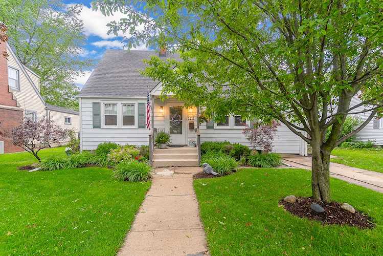 1211 Oneida St Joliet, IL 60435