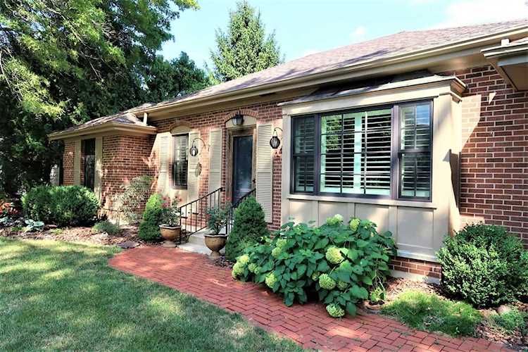 389 Spruce Ln Crystal Lake, IL 60014