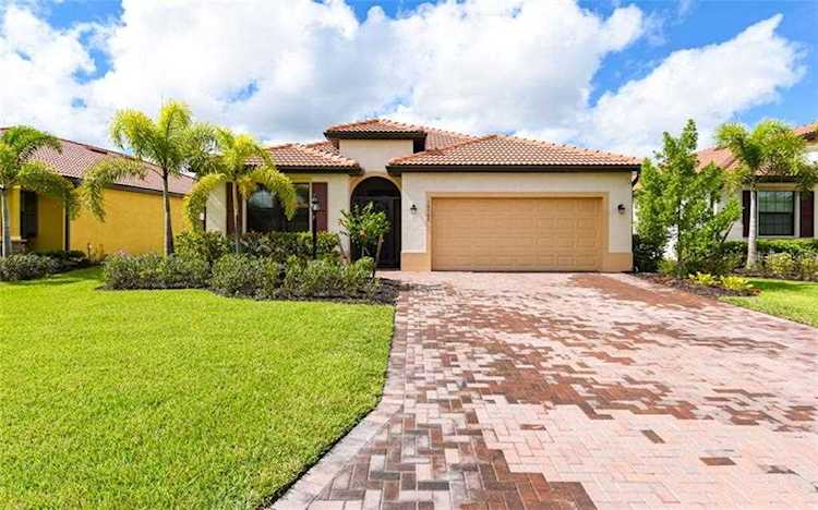 10202 Marbella Dr Lakewood Ranch, FL 34211