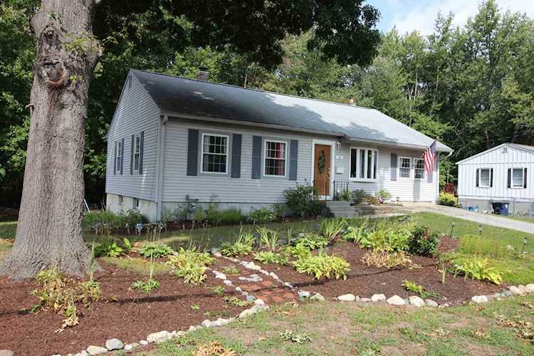 58 Cox St Nashua, NH 03064