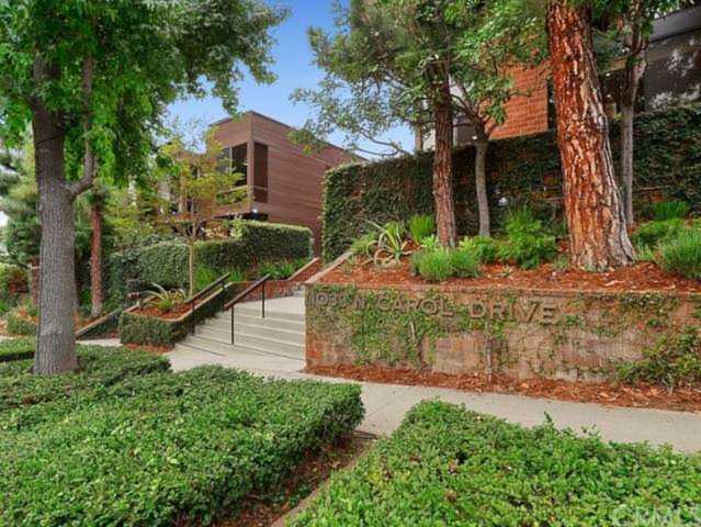 1033 Carol Drive #106 West Hollywood, CA 90069