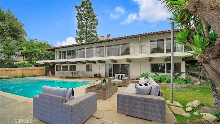2221 Via Cerritos Palos Verdes Estates, CA 90274