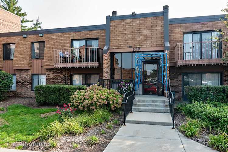 108 Mullingar Ct #2A Schaumburg, IL 60193