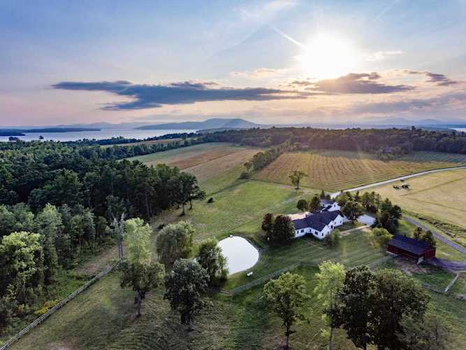 5261 Lake Rd Charlotte, VT 05445