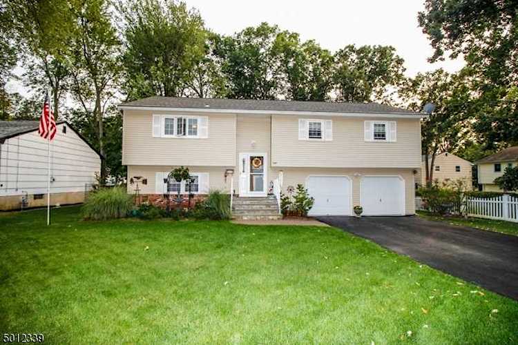 8 Debbie Pl Rockaway Twp., NJ 07801