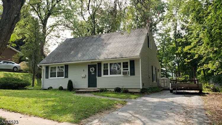 8 Gardner Ave Newton Town, NJ 07860