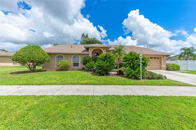 5824 Sandy Pointe Dr Sarasota, FL 34233