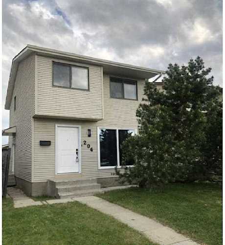 204 Castlegreen Close NE Calgary, AB T3J 1Y6
