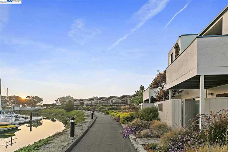 470 Cola Ballena Alameda, CA 94501