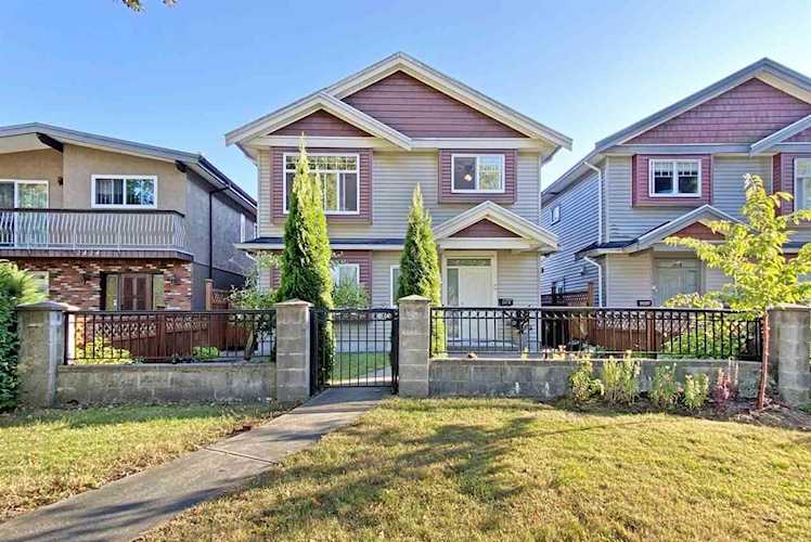 2418 E 19th Avenue Vancouver, BC V5M 2R9