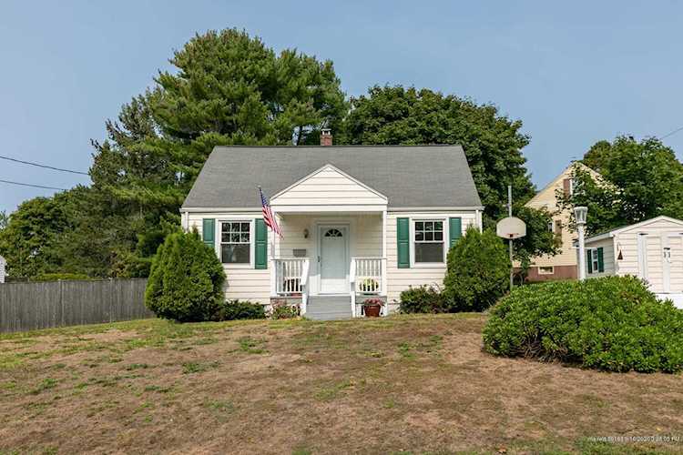 46 Longfellow Dr Cape Elizabeth, ME 04107