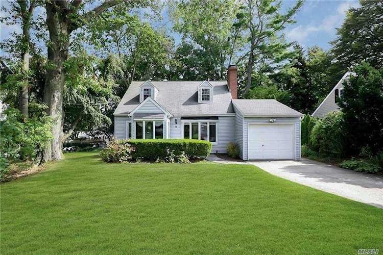 28 Marion St Greenvale, NY 11548