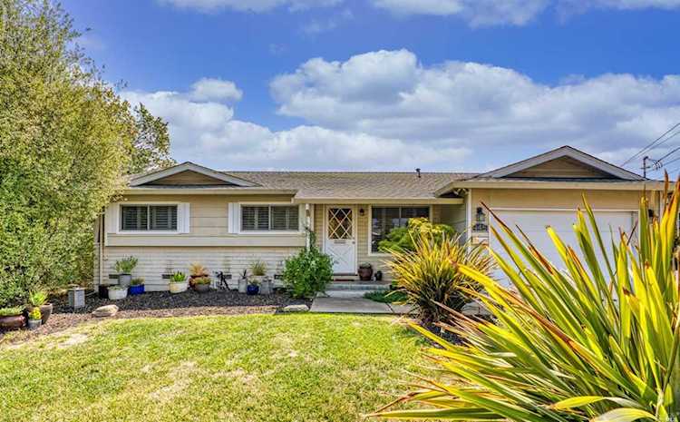 945 Windsor Street Napa, CA 94558