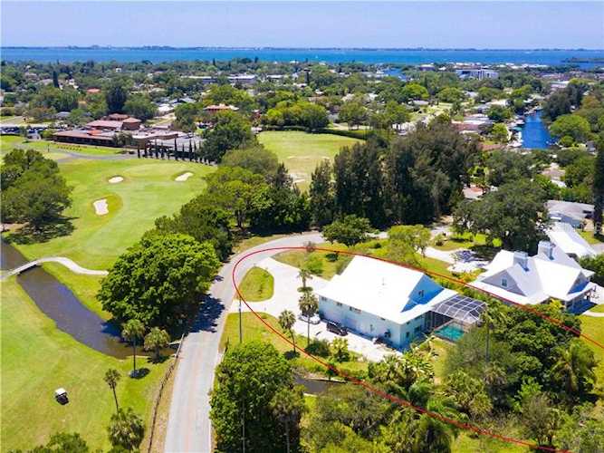 421 Magellan Dr Sarasota, FL 34243