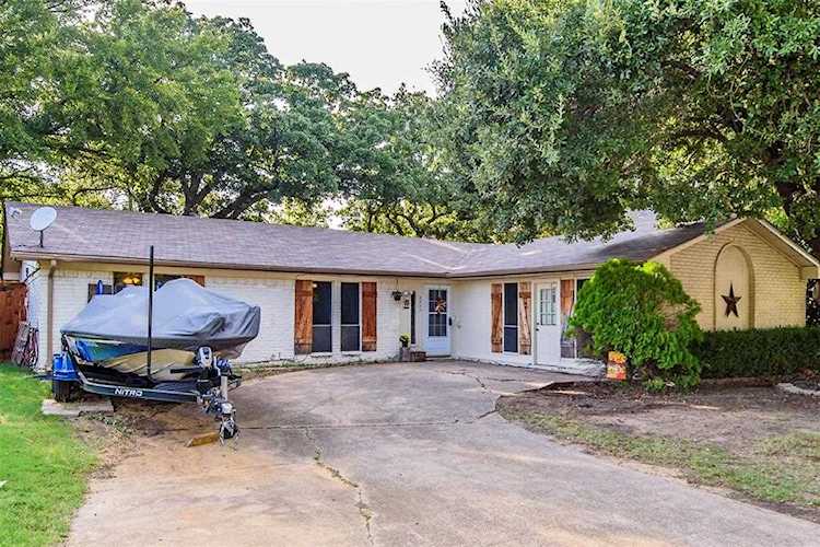 5427 Prince Drive Lake Dallas, TX 75065