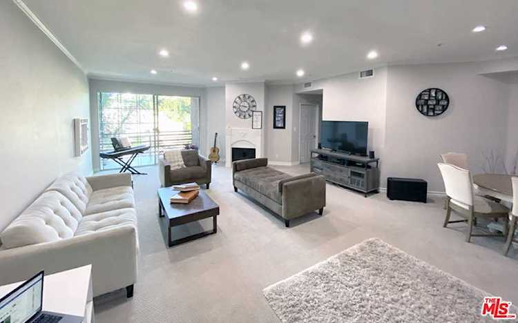 3947 Carpenter Avenue #305 Studio City, CA 91604