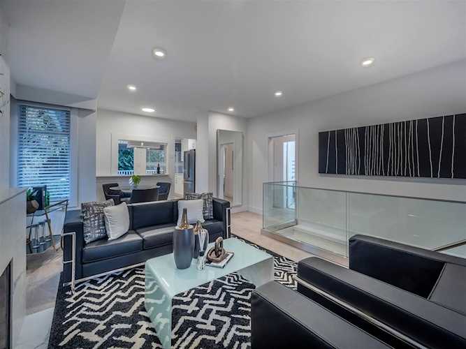 1472 Fulton Avenue West Vancouver, BC V7T 1P1