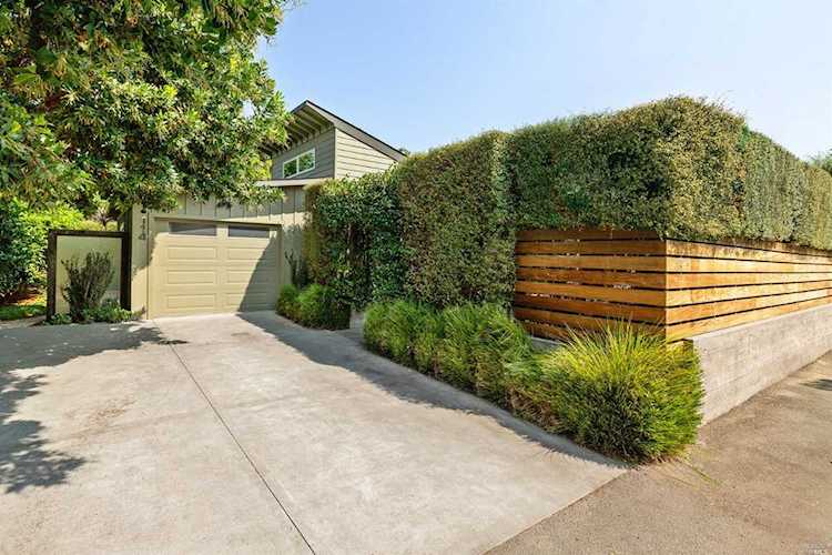 114 Fitch Street Healdsburg, CA 95448