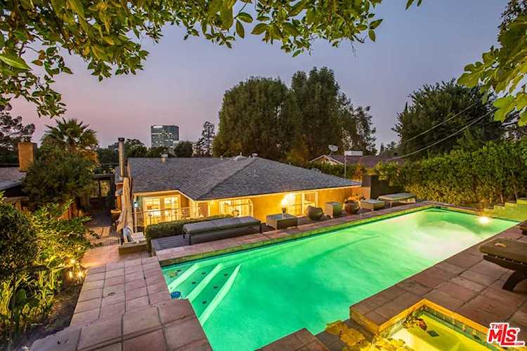 15100 Valley Vista Boulevard Sherman Oaks, CA 91403