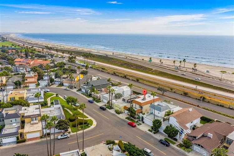 32 Half Moon Bend Coronado, CA 92118