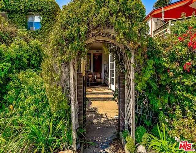 2704 Strongs Drive Venice, CA 90291