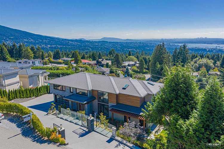 1106 Hillside Road West Vancouver, BC V7S 2E9