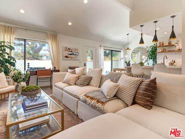 13024 Maxella Avenue #1 Marina Del Rey, CA 90292