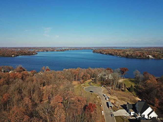 6460 Hawks Pointe Lane Victoria, MN 55331