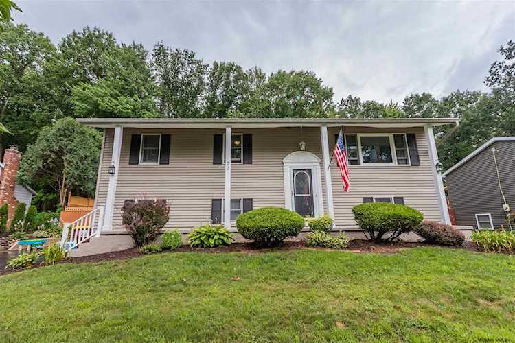 27 Wagon Wheel Trail Saratoga Springs, NY 12866