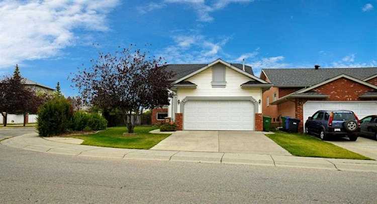 92 Citadel Dr Calgary, AB T3G 3V1