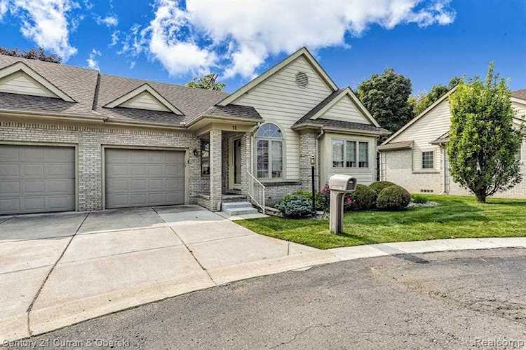 11 Hickory Ct Dearborn Heights, MI 48127 | MLS 2200076120 Photo 1