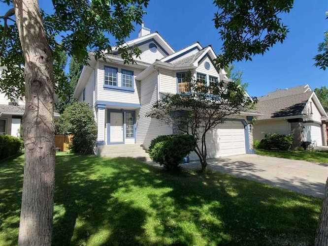 160 Douglas Glen Mews SE Calgary, AB T2Z 2M9