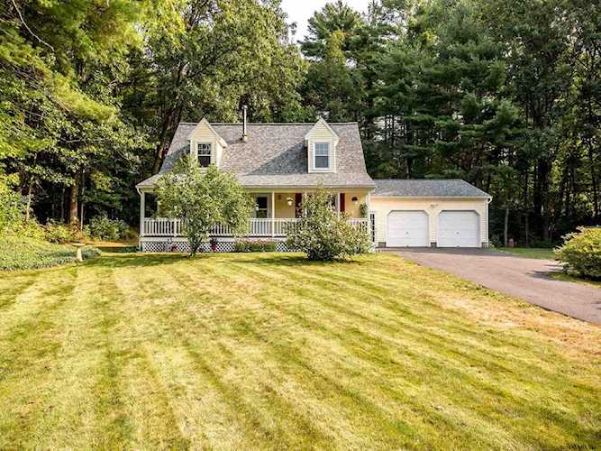 18 Andover Av Gansevoort, NY 12831