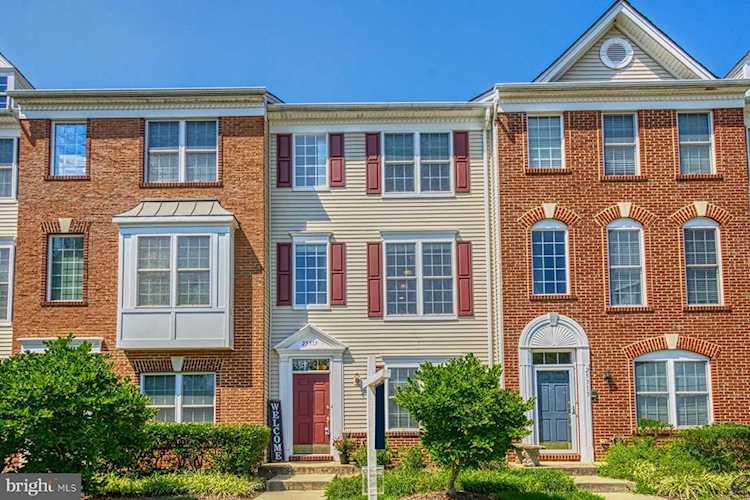 25315 Crossfield Dr Chantilly, VA 20152