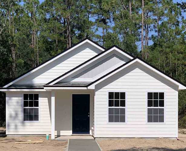 20 Naskapi St Crawfordville, FL 32327 in Wakulla Gardens Photo 1