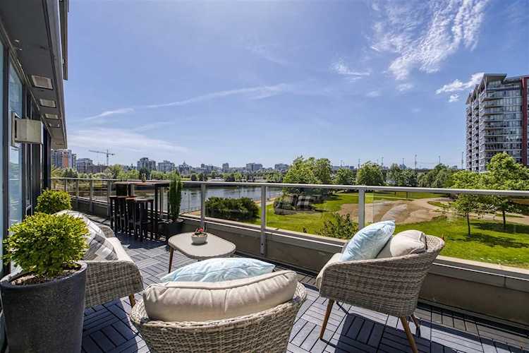 8 Smithe Mews #303 Vancouver, BC V6B 0A5