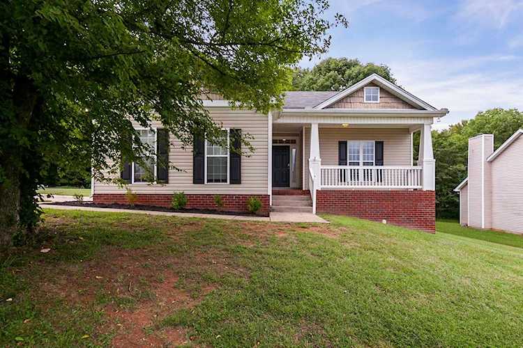 1552 Laurel Ledge Dr La Vergne, TN 37086