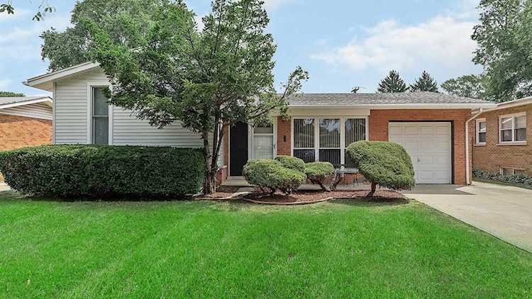 713 S Ahrens Ave Lombard, IL 60148
