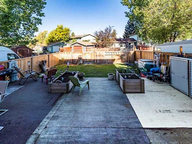 184 Midridge Close SE Calgary, AB T2X 1E8