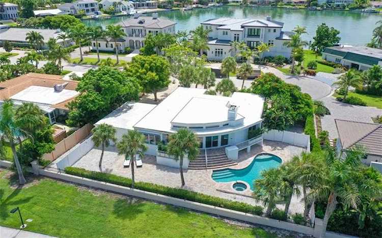 105 Seagull Ln Sarasota, FL 34236