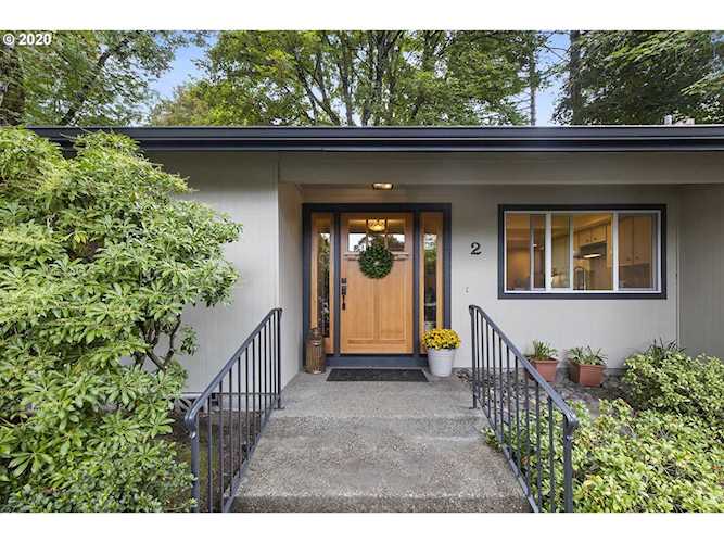 2 Mozarteum Ct Lake Oswego, OR 97035
